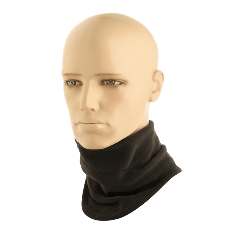 M-Tac Anatomisk Tube Scarf med Snor Polartec på mannequin, varmende og funktionelt halsrør til beskyttelse mod vind.