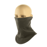 M-Tac Anatomisk Tube Scarf med Snor Polartec i slidstærk Polartec® fleece, vises på mannequin for beskyttelse mod vind og vejr.
