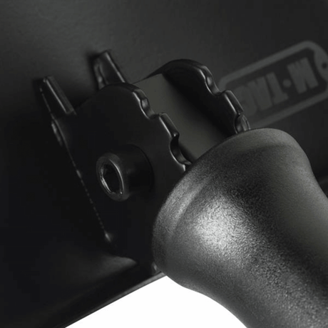 M-Tac Sammenklappelig Skovl med Etui, robust design, justerbar position, foldbar til camping og militær brug, nærbillede af håndtag og samling.