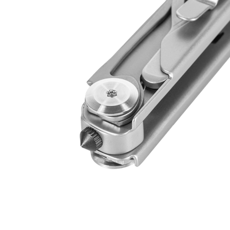 M-Tac Type 3 Foldekniv (5-i-1) Rustfrit Stål multiværktøj, kompakt og holdbart, ideel til EDC og feltture, close-up af detaljeret knivdesign