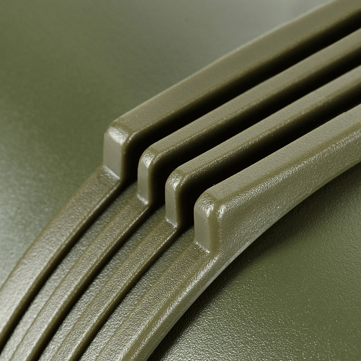 Zoom på M-Tac Termoflaske 1,6 L i Rustfrit Stål låg detaljer, holdbar og smagsneutral konstruktion til udendørsaktiviteter.