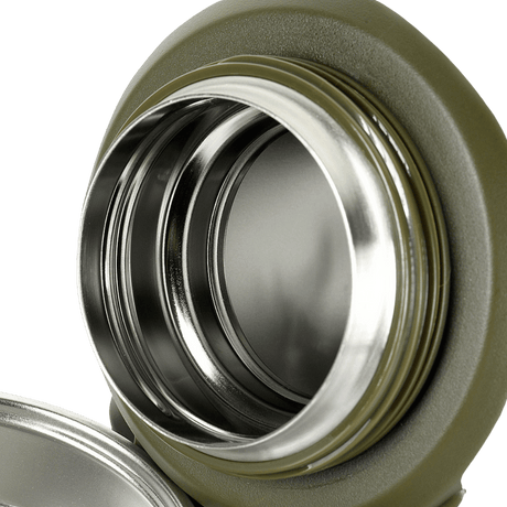 Nærbillede af M-Tac Termoflaske 1,6 L i Rustfrit Stål åben, som viser vakuumforseglingen og robuste materialer.