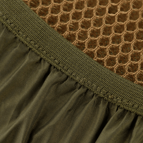 Detalje af M-Tac Rygsækcover Large med stærkt nylonstof og elastik, ideel til beskyttelse mod regn og sne, passer op til 60 liter.