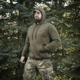 M-Tac Cotton Raglan Hard Hoodie i skovmiljø, komfortabel og varm med raglanærmer og kængurulomme, perfekt til efterår, vinter og forår.