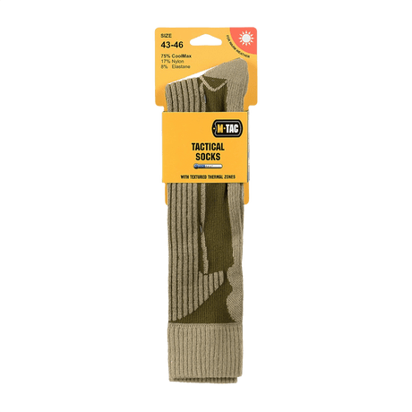M-Tac Coolmax 75% Lange Sokker i emballage, designet til komfort og termoregulation, fremhævet i gul og brun farve.