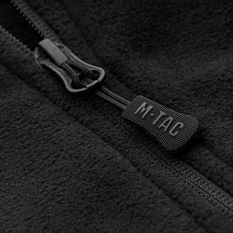 Nærbillede af M-Tac Delta Fleece Jakke lynlås, viser sort fleece stof og lynlåsdetaljer, ideel til udendørs brug i koldt vejr.
