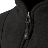 M-Tac Delta Fleece Jakke med lynlåsdetalje og behageligt fleece materiale, ideel til udendørs aktiviteter i koldt vejr.