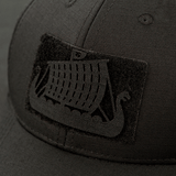 M-Tac Patch Drakkar Laser Cut – Vikingeskib fastgjort på sort kasket, viser et detaljeret drage-skib design skåret i Cordura 500D.