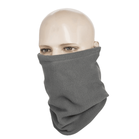 M-Tac Fleece Neck Gaiter med Snor, grå halsedisse på mannequin, alsidigt koldt vejr tilbehør i fleece, justerbar med snor, 47 x 25 cm.