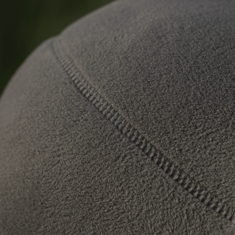 Nærbillede af M-Tac Fleece Polartec Watch Cap lavet af slidstærk Polartec® 200 Series fleece til kulde og vindbeskyttelse.