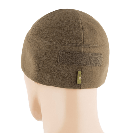 M-Tac Fleece Tactical Watch Cap Beanie m. Patch Panel i brun, set bagfra, fremhæver fleecekonstruktionen og patch-panel til tilpasning.