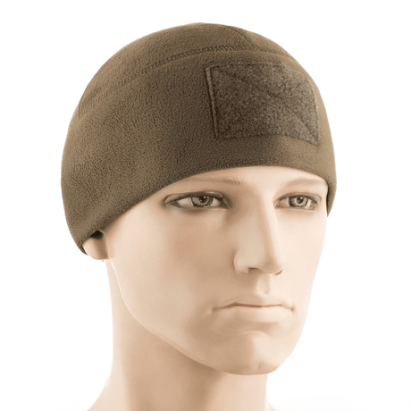 M-Tac Fleece Tactical Watch Cap Beanie m. Patch Panel bæres på hovedet, perfekt til køligt vejr og taktisk brug.