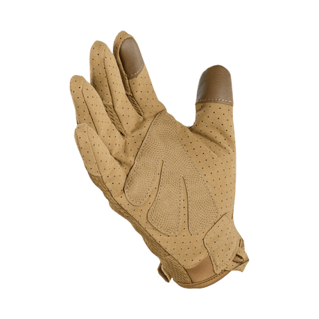 M-Tac Handsker A30 i tan farve, designet til skydning og træning, med touchskærm funktioner og beskyttelse på knoerne.