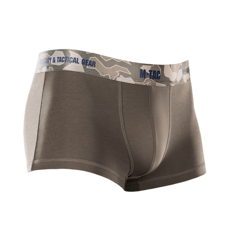 M-Tac Herre Boxer 93/7 i brun med kamouflage elastik, designet til komfort og holdbarhed, ideel til aktiv livsstil og dagligt brug.