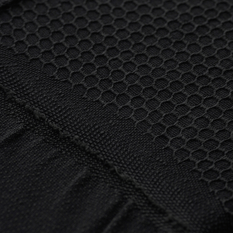 Nærbillede af M-Tac Hexagon Sports Underbukser, detaljeret tekstur og design i sort materiale.