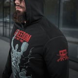M-Tac Hoodie Freedom med militærinspireret design og justerbar hætte, ideel til hverdagsbrug og friluftsliv. Bomuld med elastan.