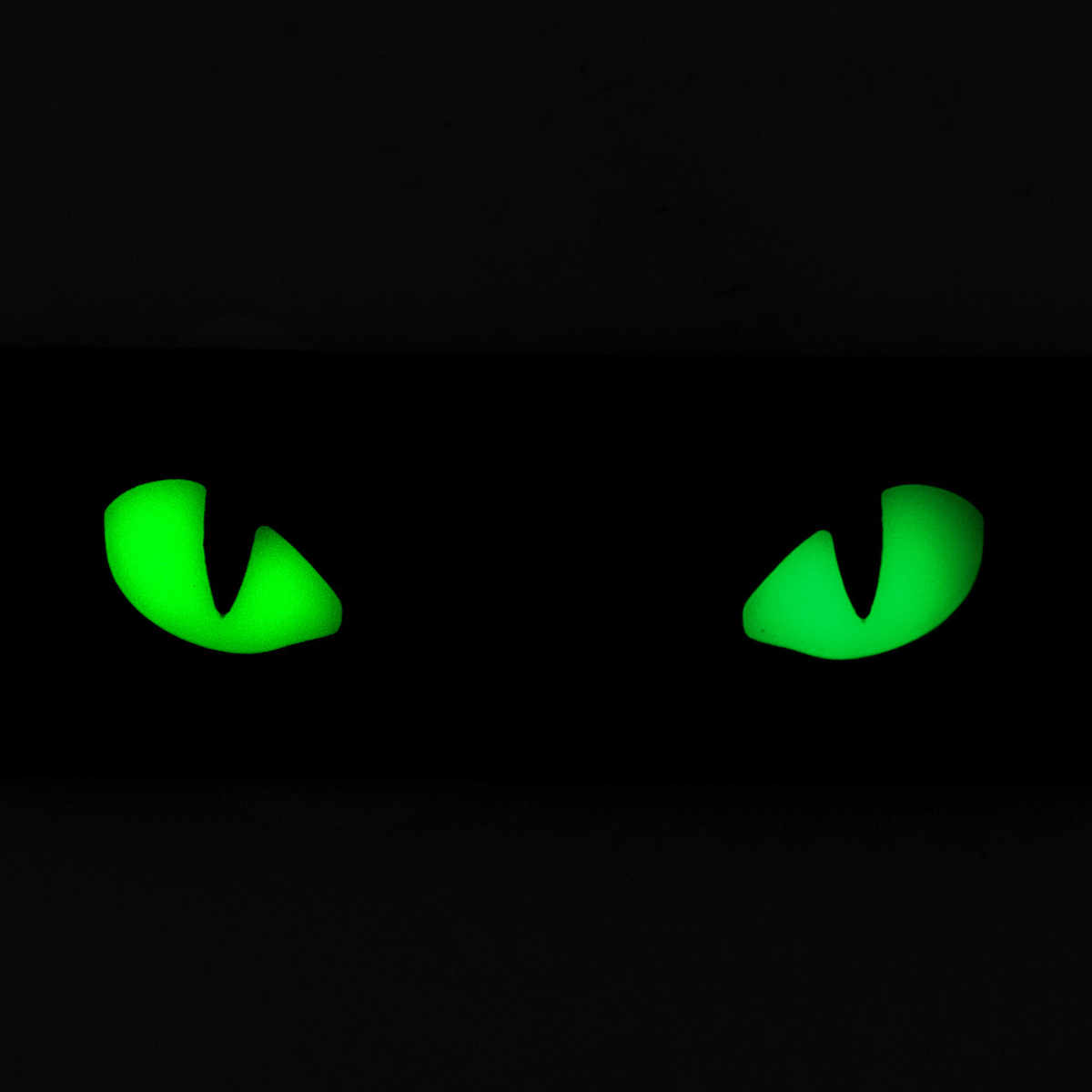 M-Tac Cat Eyes 3D PVC Patch med lysreflekterende design, der lyser i mørket for taktisk brug.