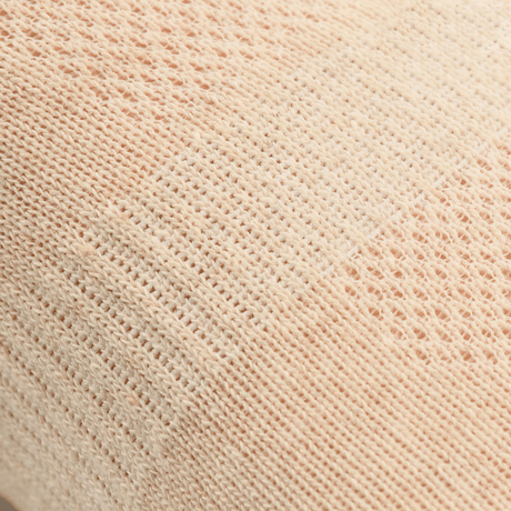 Nærbillede af M-Tac Let Sommersokker i åndbart materiale til løb og udendørs aktiviteter i sommervejr.