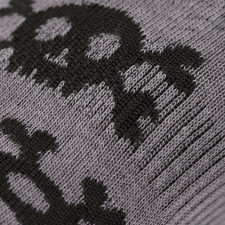 M-Tac Let Sommersokker Pirate Skull i let og åndbart materiale med ergonomisk design til løb og udendørs aktiviteter i varmt vejr.