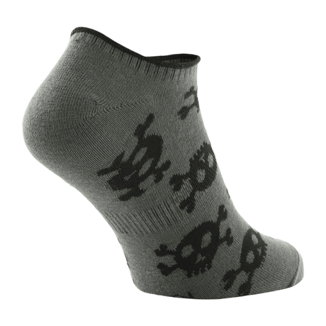 M-Tac Let Sommersokker Pirate Skull i grå med dødningehoveder design, ergonomisk pasform til løb og udendørs aktiviteter i varmt vejr.