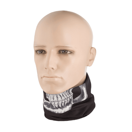 M-Tac Let Tubehalstørklæde Reaper Skull på mannequin, multifunktionelt og hurtigtørrende polyester tilbehør til airsoft og cykling.