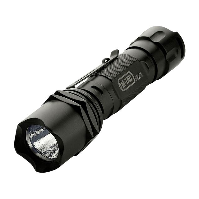 M-Tac Lommelygte M22-C taktisk LED lommelygte med aluminiumlegering og 250 lumen lysstyrke, sort design til indendørs og outdoor brug.