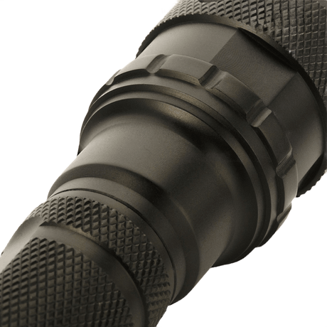 M-Tac Lommelygte P4 taktisk LED-lommelygte med aluminiumlegering, fokuseret lys og flere lysfunktioner til outdoor og hverdagsbrug.