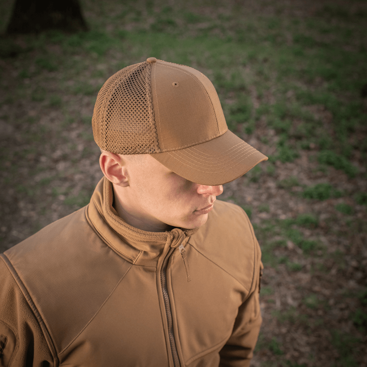 M-Tac Mesh Flex Ripstop Baseball Cap i brun med mesh-paneler og velcro-strop, perfekt til udendørs komfort og ventilation.