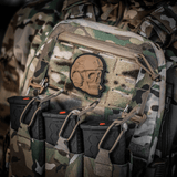 M-Tac Patch Operator 3D PVC realistisk design på taktisk vest med Velcro. Perfekt til tøj og gear. Størrelse: 6x7 cm.