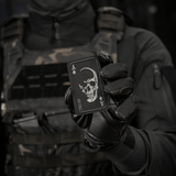 M-Tac Patch Face of War (Broderi) i Cordura 500D med kraniemotiv fra Vietnamkrigen, monteret med Velcro på en soldat.