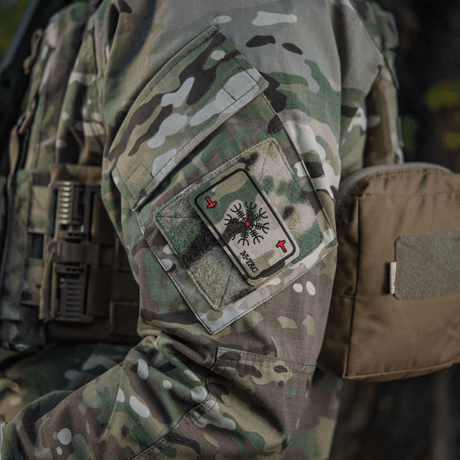 M-Tac Patch Kort Helm of Horror (Broderi) med Ægishjálmur symbol på camouflage jakke, holdbart og velcro fastgørbar, 8 x 5 cm.