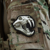 M‑Tac Patch Old Tiger på camouflagejakke, PVC-materiale med 3D-effekt, viser tigerkranium. Erfarne ukrainske soldater, mod og dygtighed.