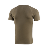 M-Tac Raglan T-Shirt 93/7 i olivengrøn set bagfra med åndbare raglanærmer, der sikrer optimal komfort og bevægelsesfrihed.