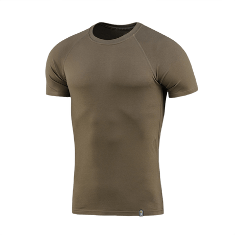 M-Tac Raglan T-Shirt 93/7 i brun, lavet af 93% bomuld og 7% elastan, med raglanærmer for komfort og bevægelsesfrihed.