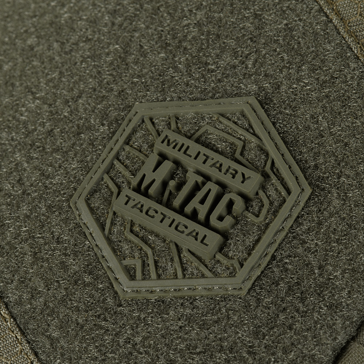 Detalje af M-Tac Sling Pistol Taske Elite Hex med Velcro med militær taktik logo på Cordura stof