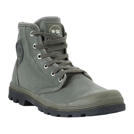 M-Tac Sneakers i militærgrøn farve med klassisk og funktionelt design, ideel til udendørs aktiviteter og sport.