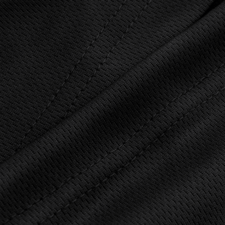 Nærbillede af M-Tac Sweating Ninja-Balaclava's polyesterstof, der effektivt transporterer fugt og beskytter mod støv.