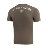 M-Tac T-Shirt Logo med "Military & Tactical Since 2014" camouflagemønster på bagsiden og sloganet "Born by Revolution – Hardened by War".