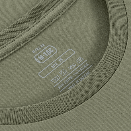 Detaljebillede af M-Tac T-Shirt Mole etikette med størrelse XS, bomuldsblanding og plejeinstruktioner.