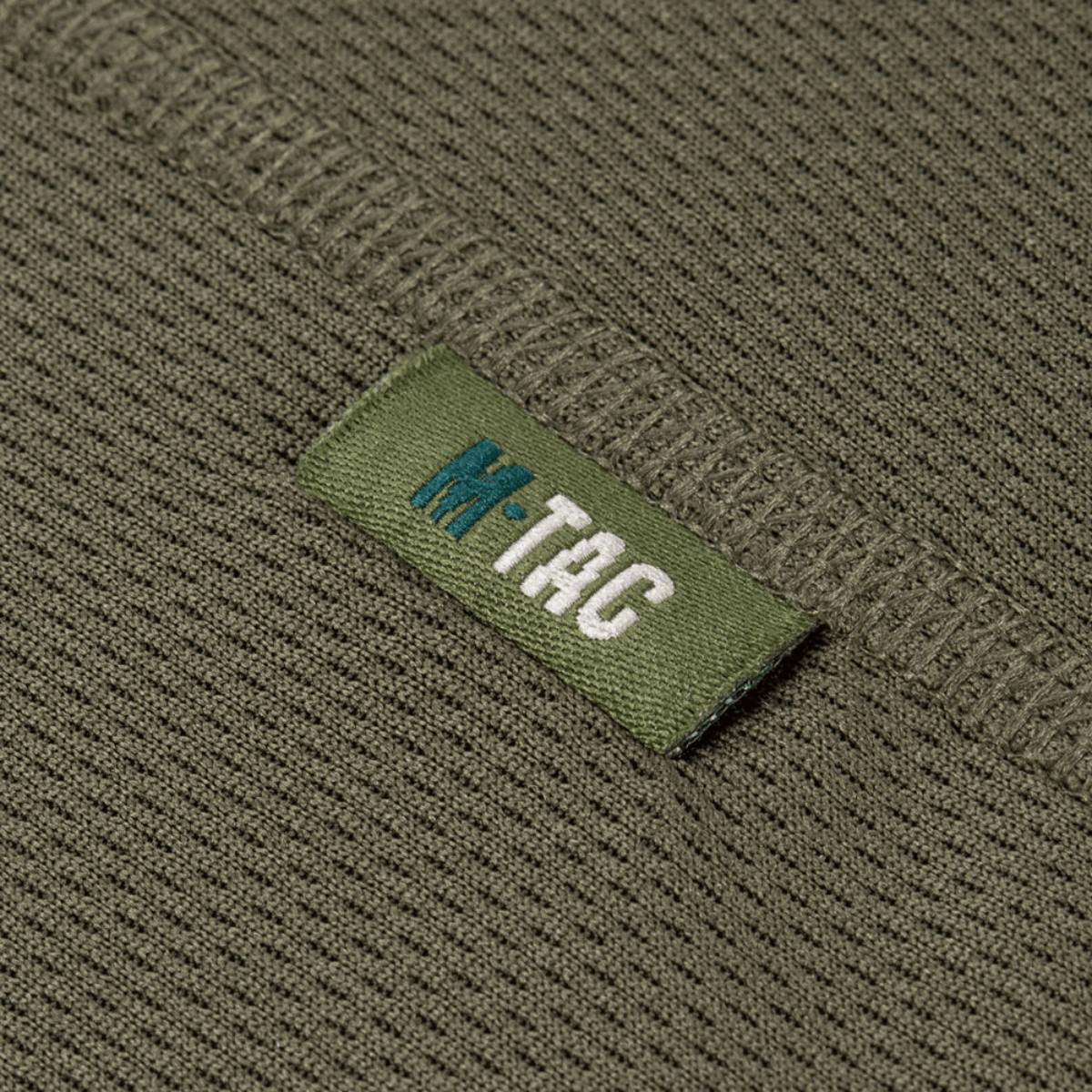 Detalje af M-Tac T-Shirt Raglan Sweat-Wicking Tactical Summer i olivengrøn polyester med synlig logo.