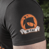 M-Tac T-shirt Black Sea Expedition med MagnaColours® print på ærmet, ideel til jagt og sport, lavet af bomuld og elastan.