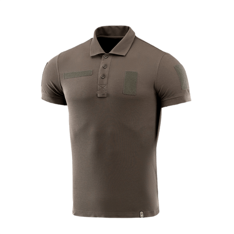 M-Tac Tactical Polo Shirt 65/35 i brun med velcro-paneler til patches, ideel til politi og sikkerhedsarbejde, lavet af bomuld og polyester.