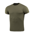 M-Tac Tactical Sweat-Wicking T-Shirt Summer i olivengrøn, fremstillet af 100% polyester med svedtransporterende og hurtigtørrende egenskaber.