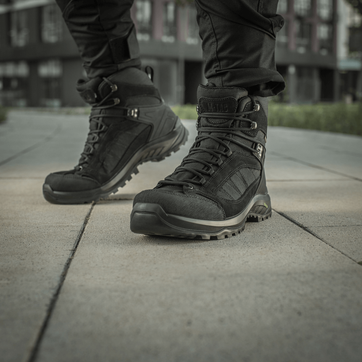 M-Tac Taktiske Demi-Season Støvler Pro Line i sort design med Vibram-sål, perfekte til taktiske opgaver og udendørs aktiviteter.