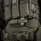 M‑Tac Tourniquet Pouch Elastic Gen.5 monteret på taktisk udstyr, viser elastisk fastgørelse og tilgængelighed til CAT tourniquet.