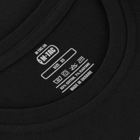 M-Tac T-Shirt Death From Above, sort etiket viser materialekomposition: 93% bomuld, 7% elastan, fremstillet i Ukraine
