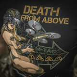 M-Tac T-Shirt Delivery Service med Pin-Up-inspireret design, viser kvinde med drone og tekst 'Death from Above'. Moderne stil og styrke.