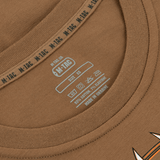 Nærbillede af M-Tac T-Shirt Odin etiket design, der viser størrelse og materialekomposition. Fremstillet af M-Tac.