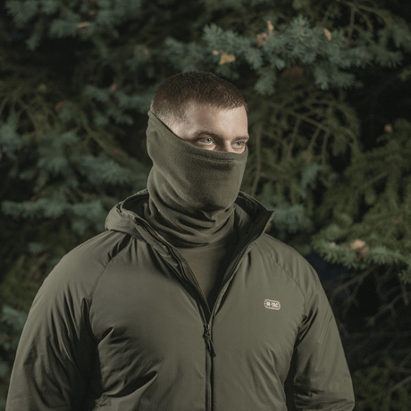 M-Tac Tube Scarf Polartec bruges som ansigtsmaske i naturen, multifunktionelt til udendørs aktiviteter i kolde årstider.