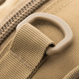 Nærbillede af M-Tac Urban Line City Patrol Taske med beige strop og lynlås, fremstillet af vandafvisende 600D polyester.